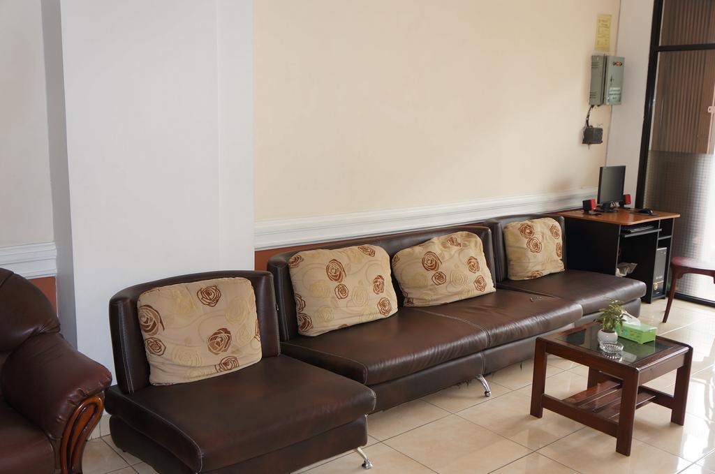 Jesnic Hotel Паданг Екстериор снимка