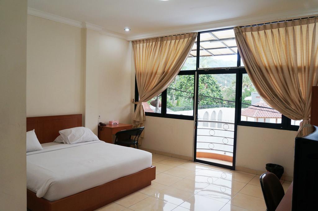 Jesnic Hotel Паданг Стая снимка